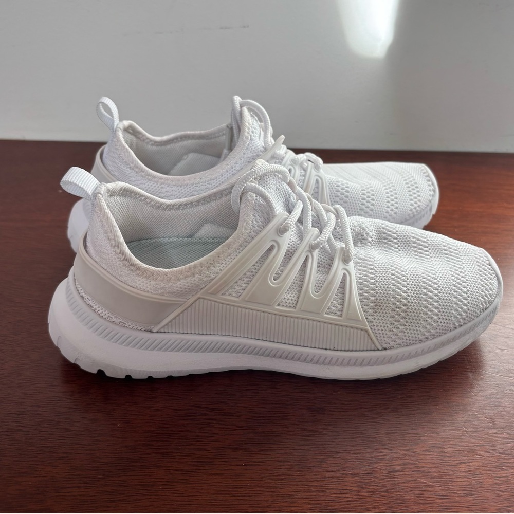 Adventure Wash n’ Wear Kids White Athletic Shoes Size 3